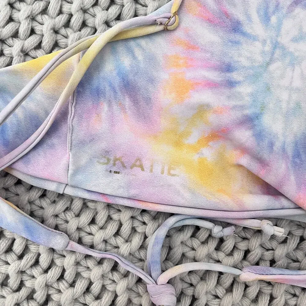 Skatie• ‘Sarah’ Bikini Top in TAVARUA Tie Dye
